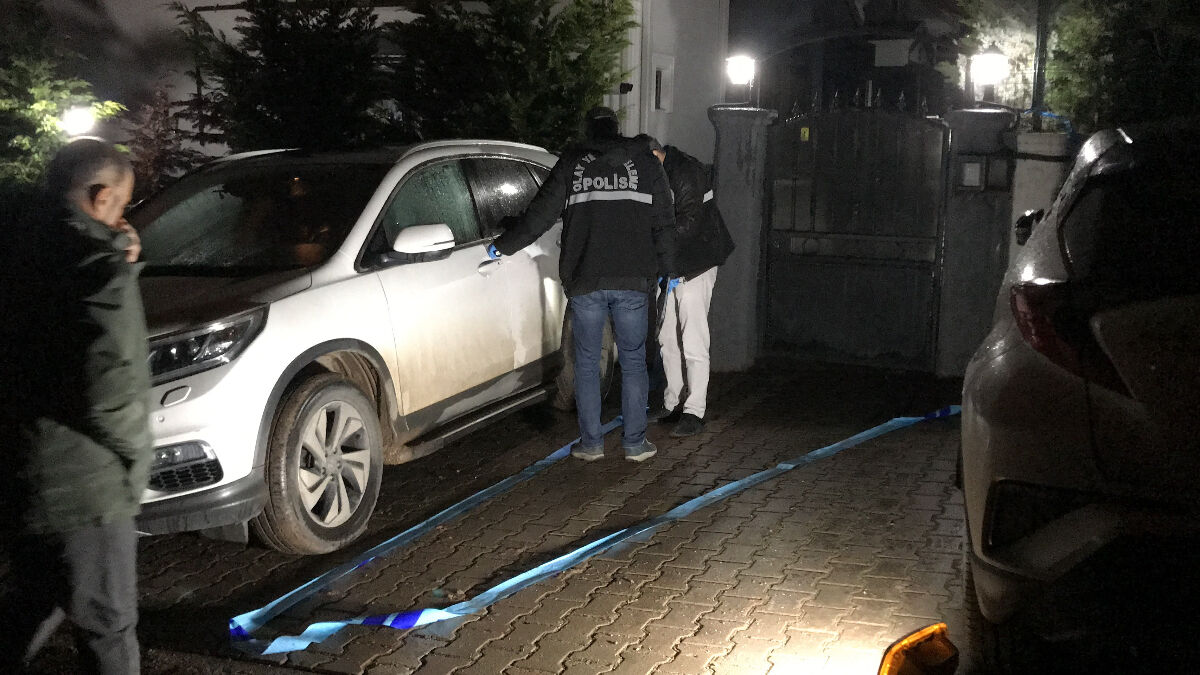 Kocaeli’de bir şahıs tartıştığı doktorun aracını kurşunladı