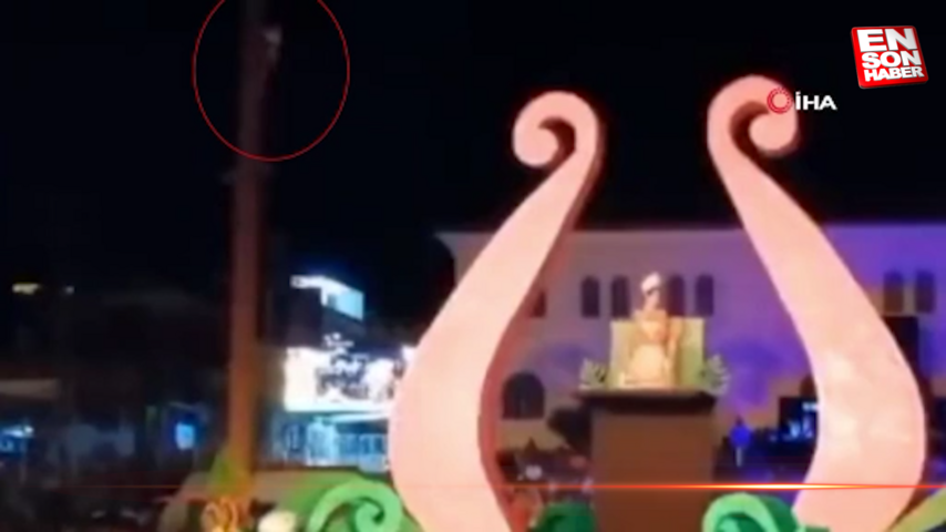 Meksika’da bir dansçı 15 metre yükseklikten düştü