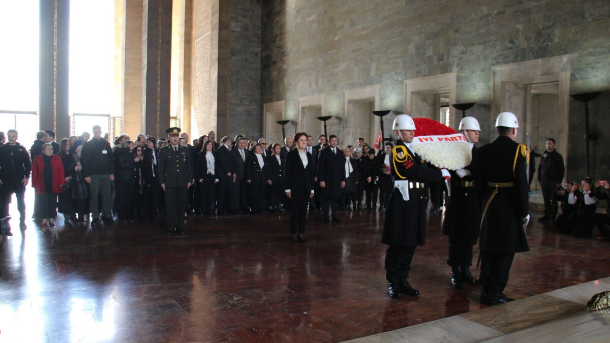 Meral Akşener, 8 Mart’ta Anıtkabir’e gitti
