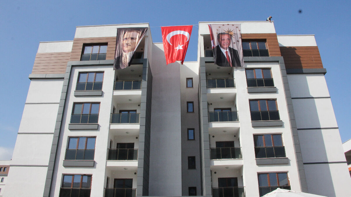 Mersin’de kentsel dönüşüm konutları tamamlandı! Hak sahipleri anahtarlarını aldı