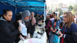 Rizeli kadınlardan depremzedeler için yardım kermesi