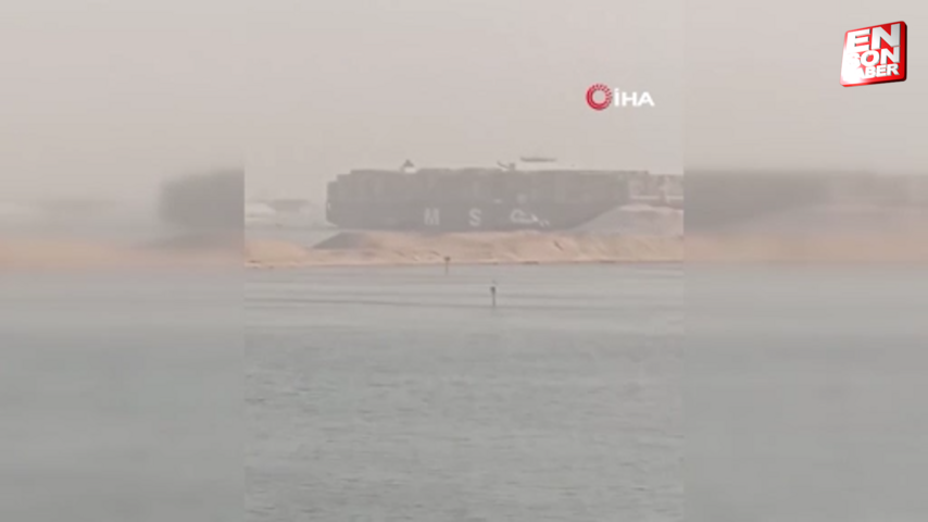 Süveyş Kanalı’nda yük gemisi karaya oturdu