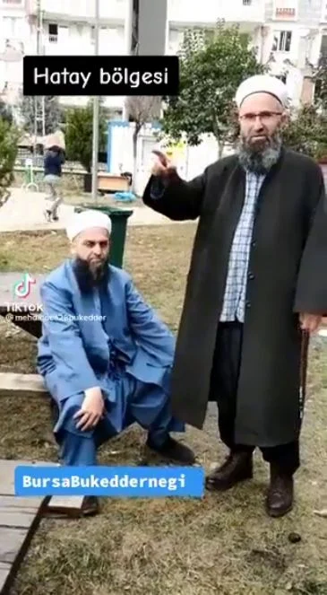 Tarikat üyeleri kilisenin yardım çadırından rahatsız