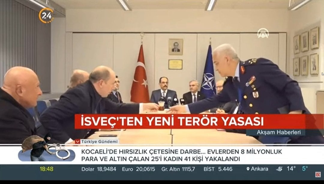 Tümgeneral Kahya’nın boş bardakları toplamasına tepki