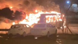 Tuzla’da park halindeki 3 İETT otobüsü yandı