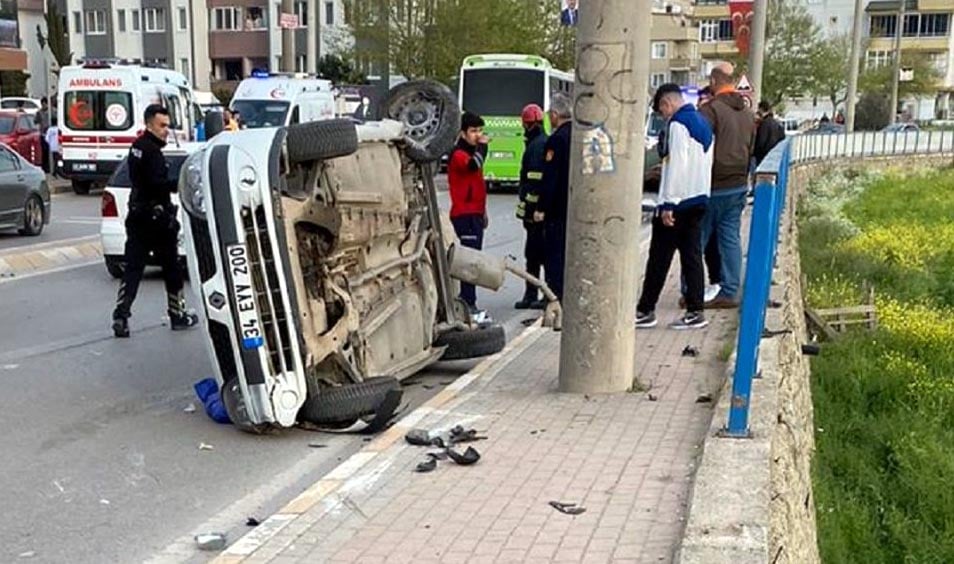 2 otomobilin çarpıştığı kazada 7 kişi yaralandı