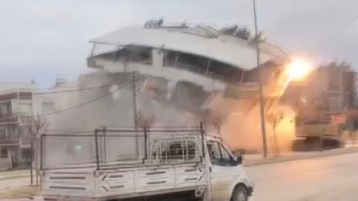 Adıyaman’da hasarlı bina yıkımında faciadan dönüldü