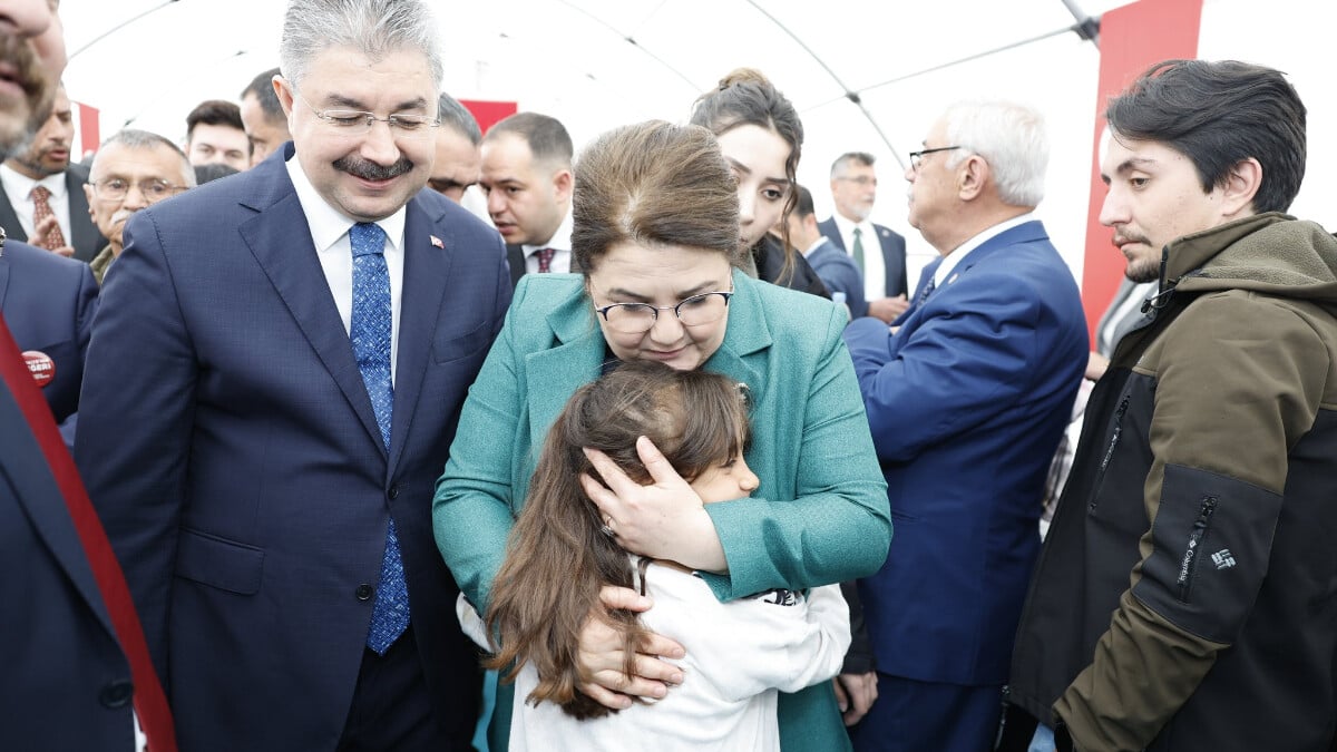 Aile ve Sosyal Hizmetler Bakanı Derya Yanık: İyi günde de kötü günde de birlikteyiz
