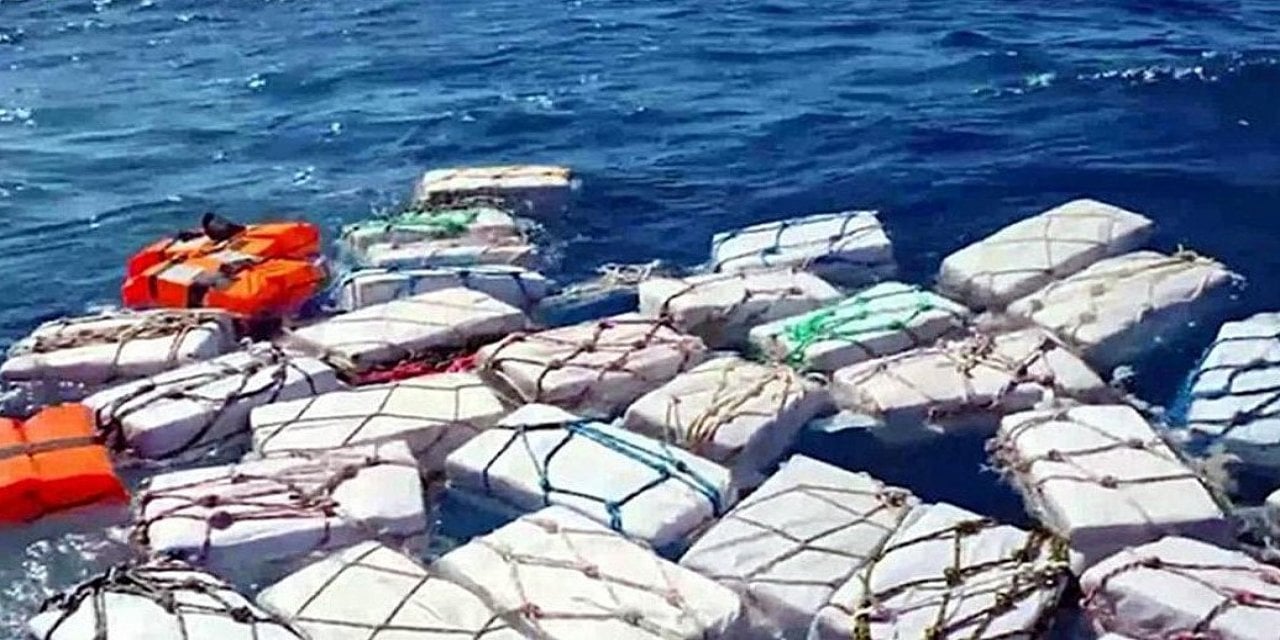 Akdeniz’e bırakılmış paketlerde 2 ton kokain ele geçirildi