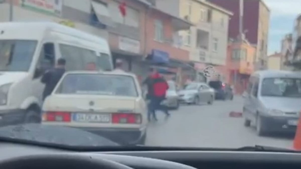 Ataşehir’de yol verme kavgasında yumruklar havada uçuştu