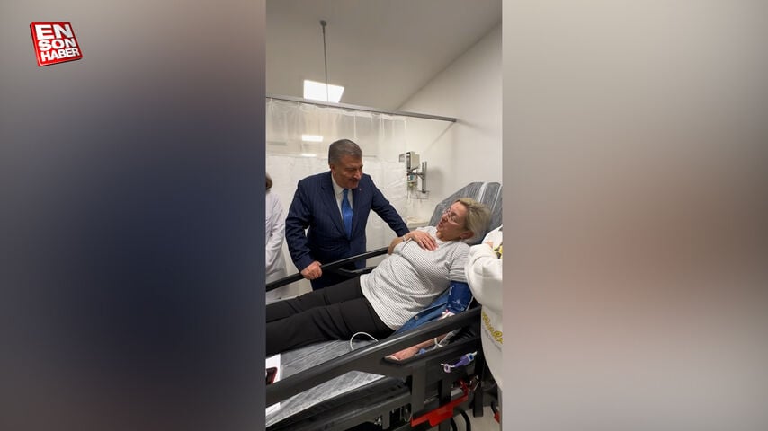 Bakan Fahrettin Koca’dan hastalara bayram ziyareti