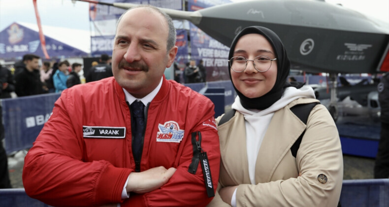 Bakan Varank: Uzay yolcusu adaylarımızın ikisi de erkek