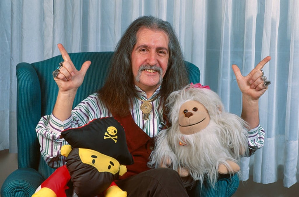 Barış Manço’nun ünlü şarkısı ‘Bugün Bayram, Erken Kalkın Çocuklar’ Sözleri… Şarkının hüzünlü hikayesi, dinledikçe ağlatıyor…