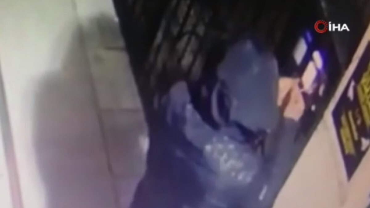 Beylikdüzü’nde hırsız, apartman girişinde bulunan zil panelini çaldı