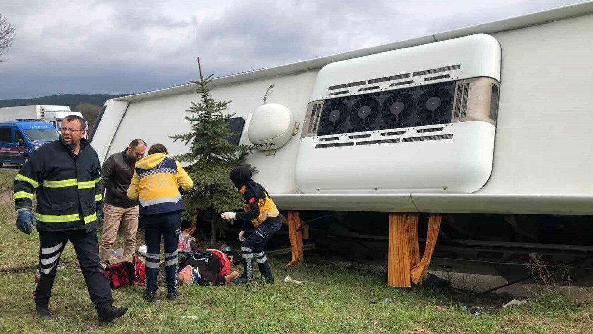 Bilecik’te trafik kazası! 12 kişi yaralandı