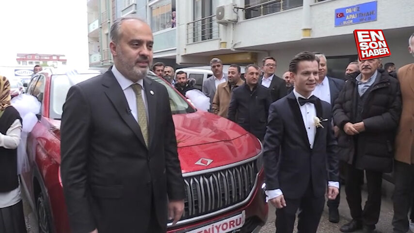 Bursa’nın gelin arabası Togg oldu: Anadolu kırmızısı gelin gibi süslendi