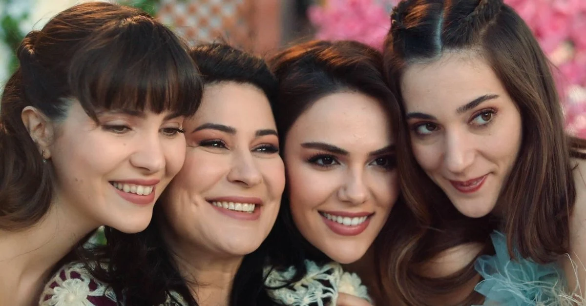 Çok sert yüzleşmeler! Rüçhan ile Türkan…Üç Kız Kardeş dizisinin yeni bölümünde ne oluyor?Üç Kız Kardeş dizisi bu akşam var mı?