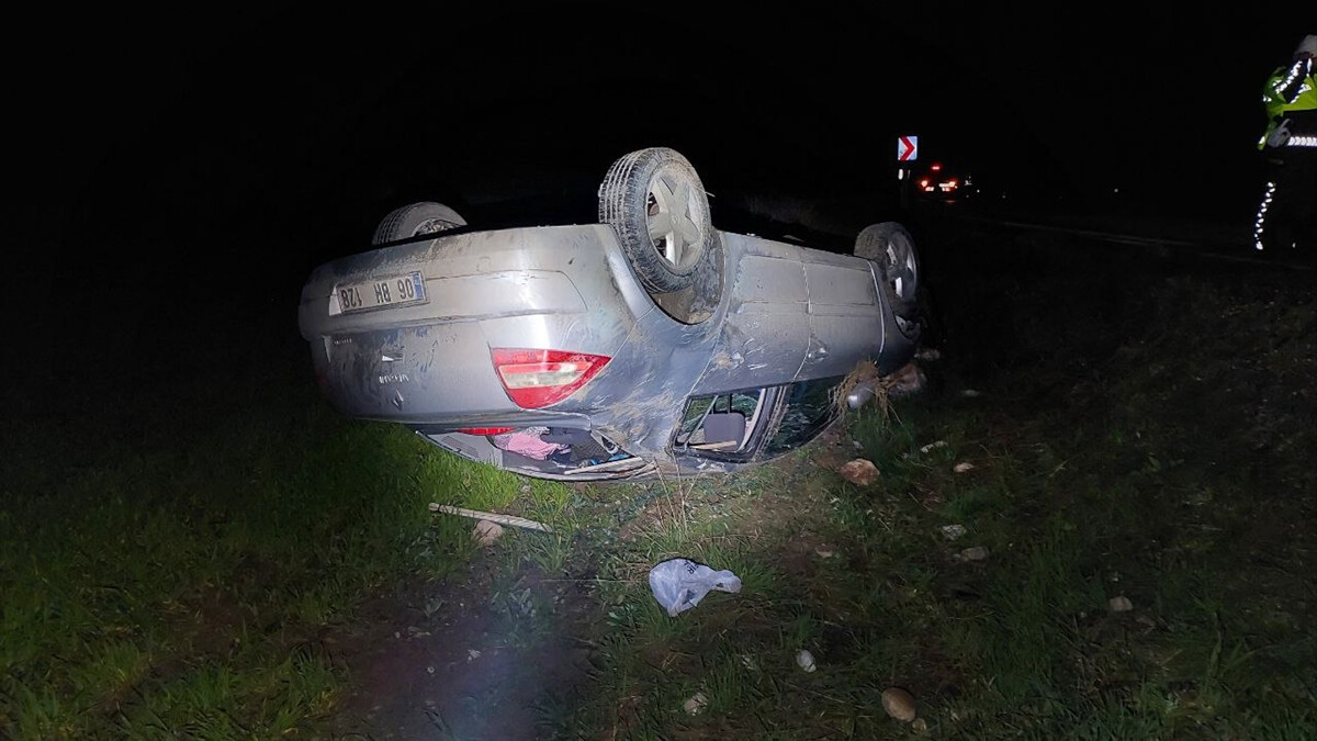 Çorum’da otomobil şarampole devrildi: 4 yaralı