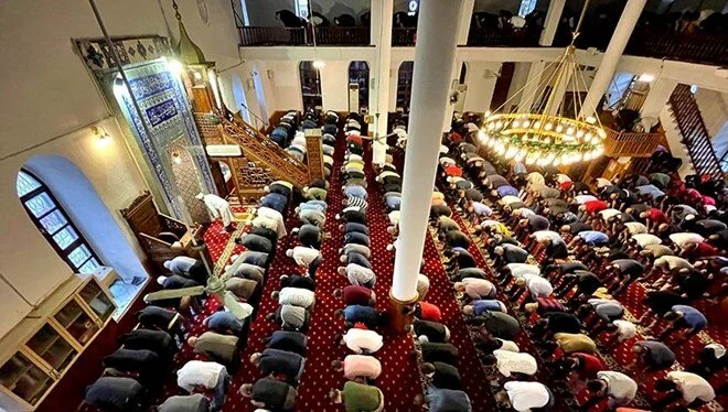 Diyanet açıkladı! Bayram namazı evde, tek başına kılınır mı?