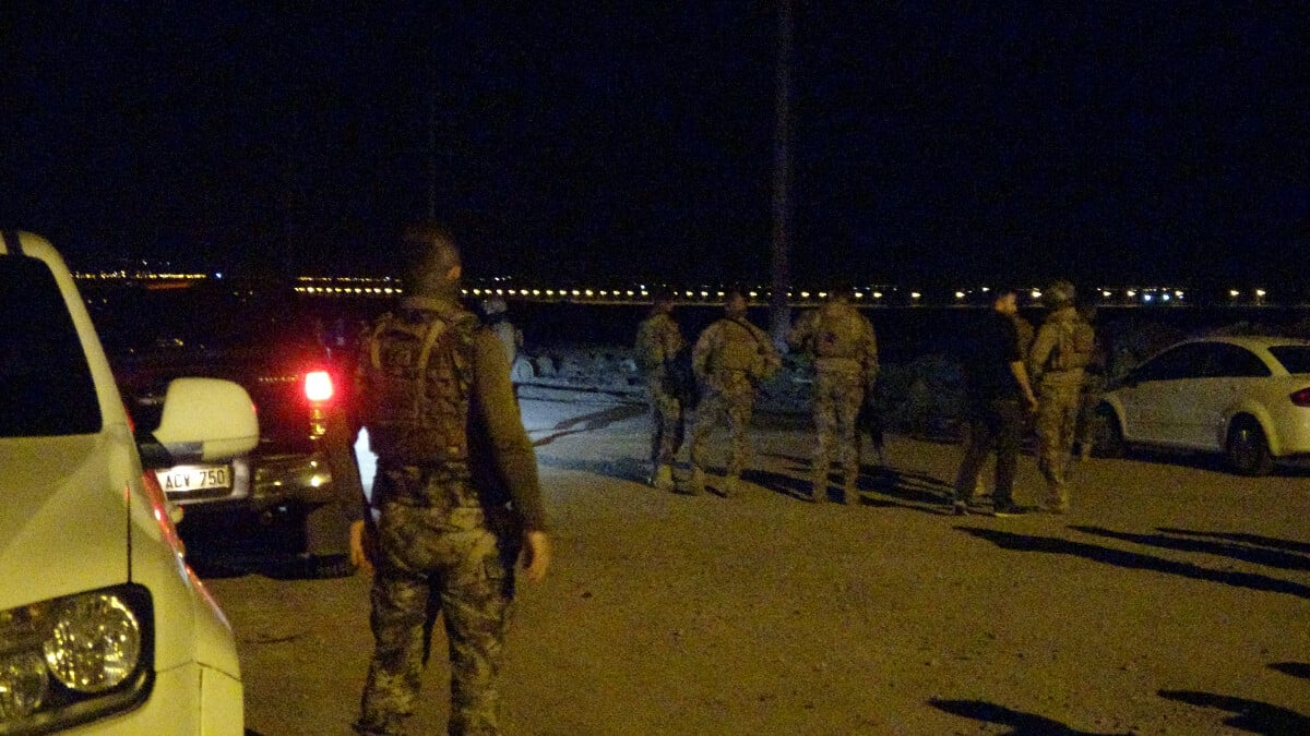 Diyarbakır’da polise silahlı saldırı! Saldırgan örgüt üyeliğinden de aranıyor