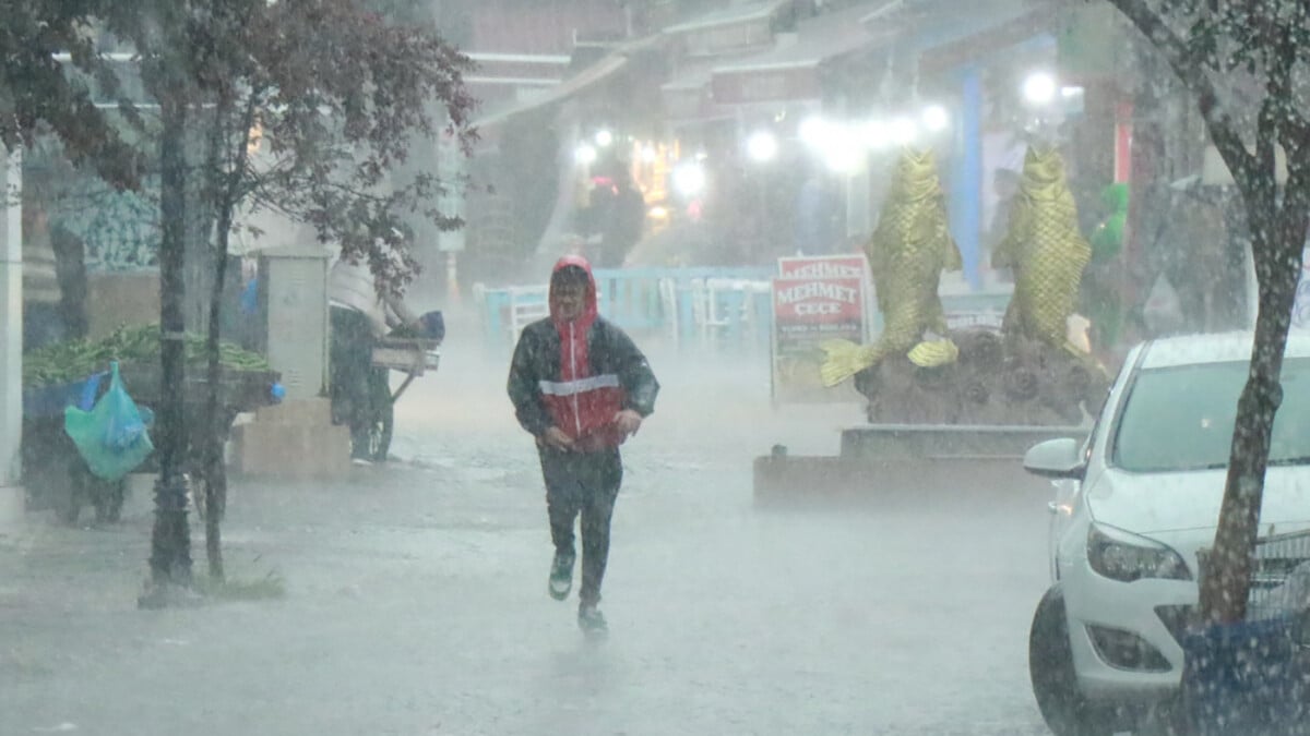 Edirne’yi sağanak yağış vurdu