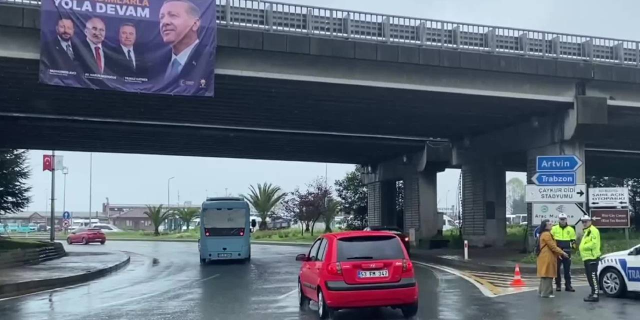 Erdoğan’ın mitingi öncesi CHP’nin afişleri söküldü