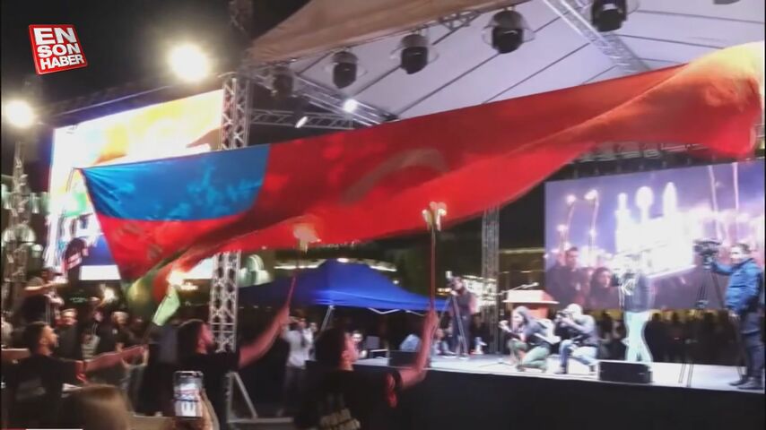 Ermenistan’da küstah provokasyon: Türk bayrağını yaktılar