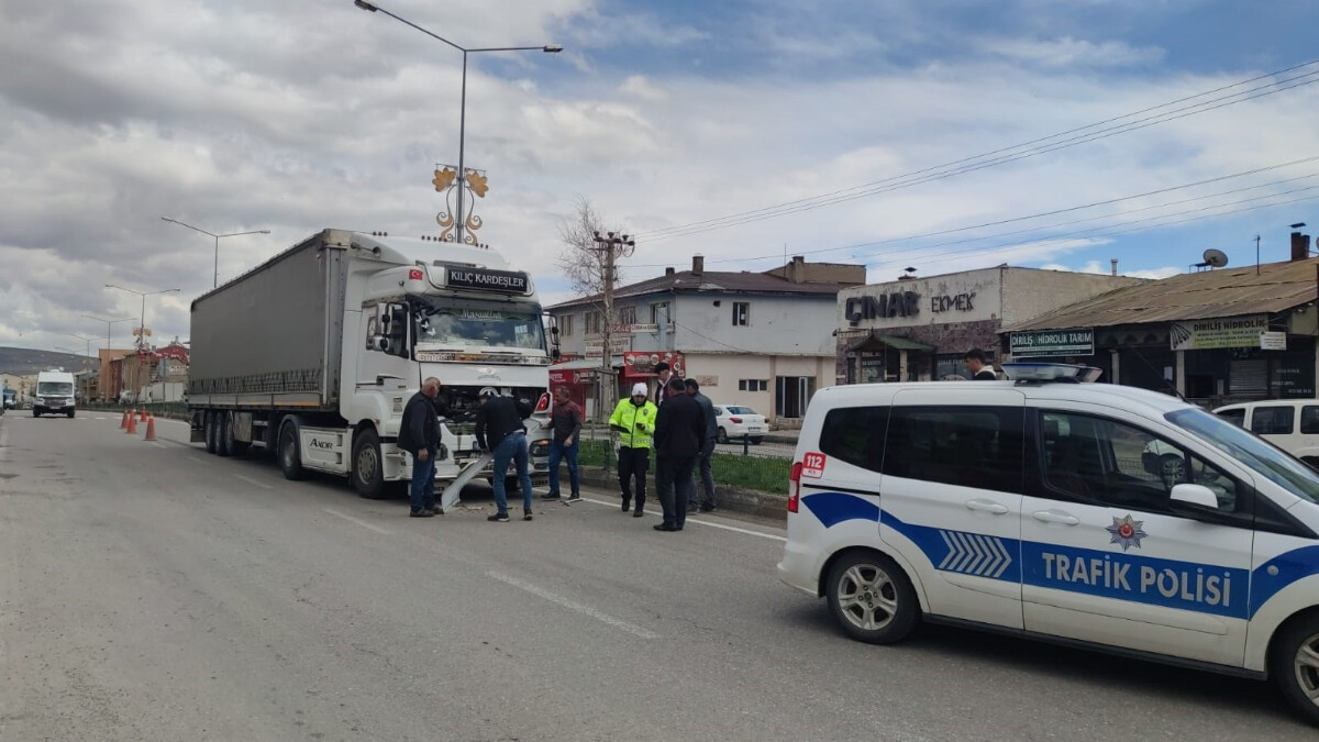 Erzurum’da sokak köpeği kazaya neden oldu