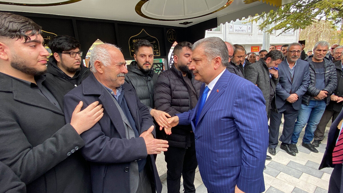 Fahrettin Koca’nın acı günü: Halasının oğlunun cenazesine katıldı