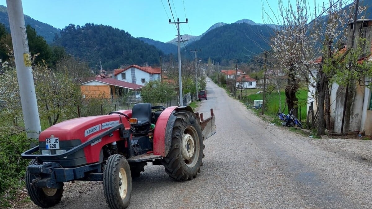 Fethiye’de traktörle motosiklet çarpıştı, 1 kişi öldü, 1 kişi yaralandı