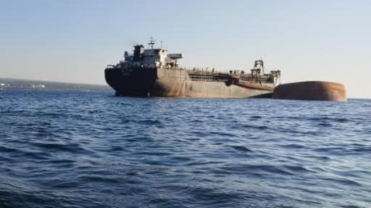 Filipinler’de tarak gemisiyle yakıt tankeri çarpıştı