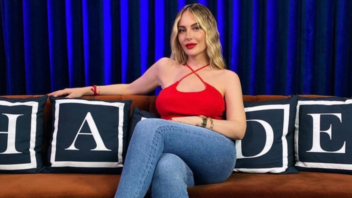 Hande Sarıoğlu ailesiyle bayram pozu verdi sosyal medya yıkıldı: ‘Güzelliğin kaynağı belli oldu’