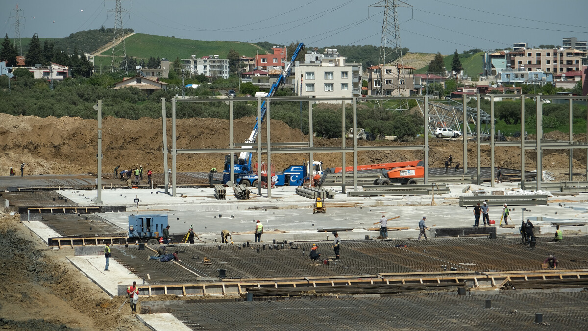 Hatay’da depremlerin ardından yapımına başlanılan devlet hastanesi yükseliyor