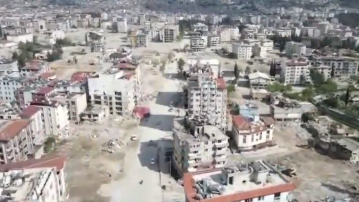 Hatay’da enkaz kaldırma çalışmaları sürüyor