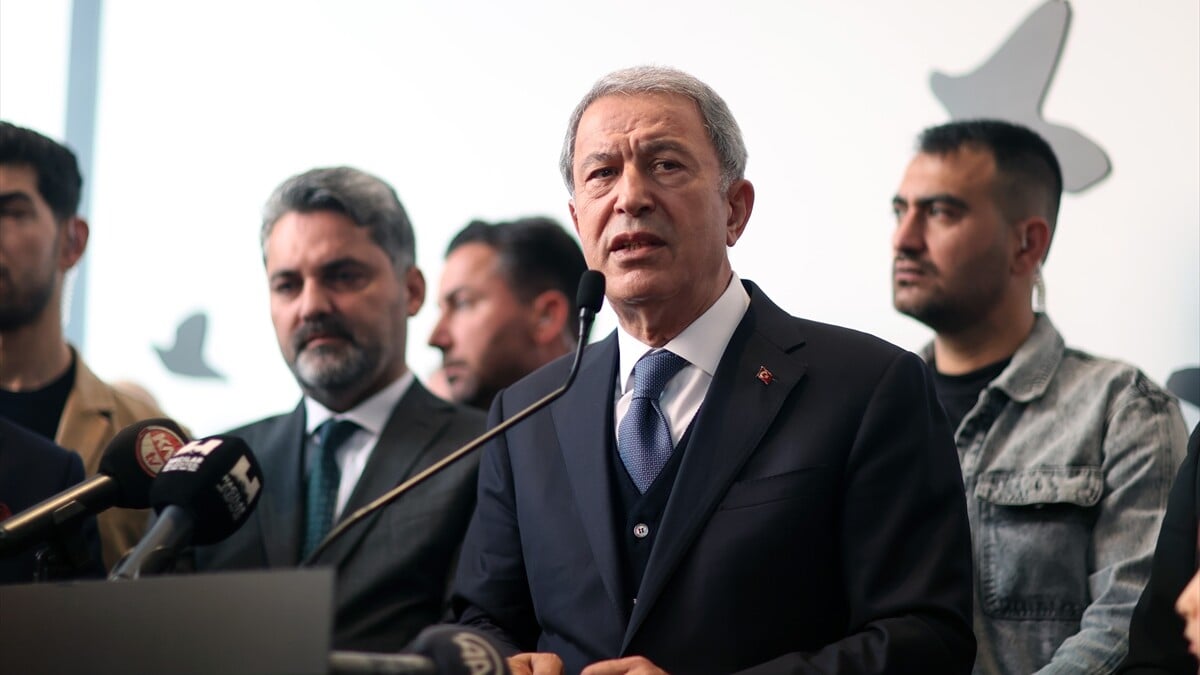 Hulusi Akar’dan terörle mücadele mesajı: Teröristler kan ağlıyor, bitecekler
