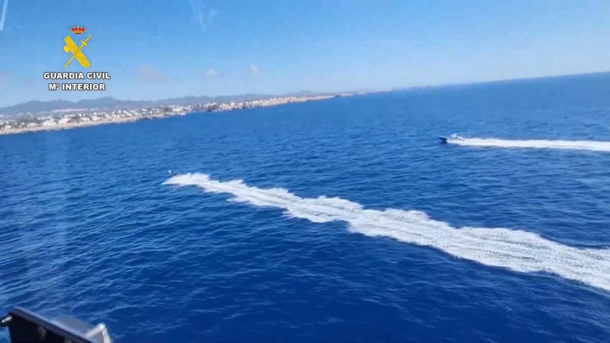İspanyol polisi, uyuşturucu taşıyan tekneyi takip etti