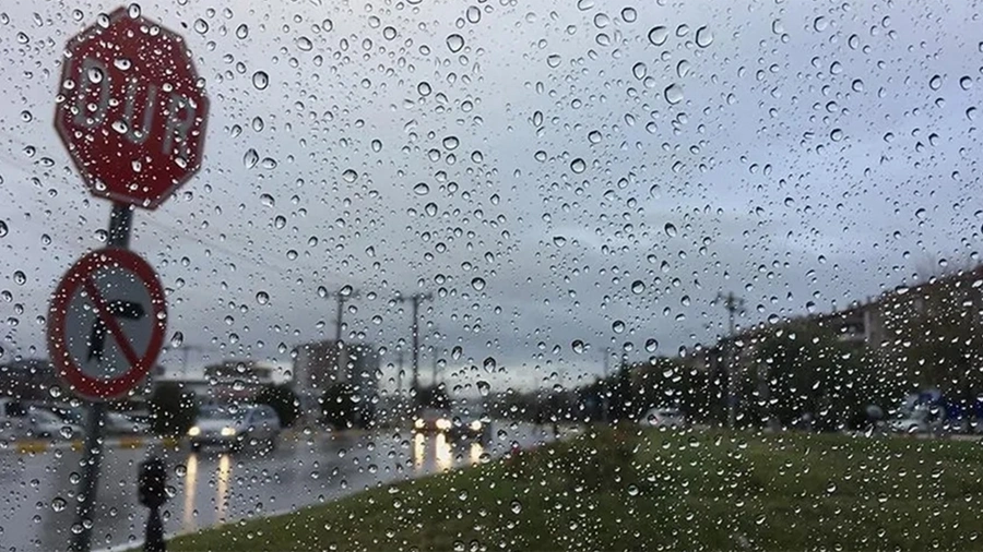 İstanbul’a Meteoroloji ve AKOM uyarısı: Oraj dalgası geliyor şimşek, yıldırım sağanak ve dolu alarmı verildi sıcaklıklar 12 dere