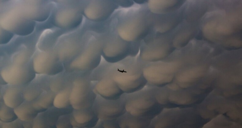 İstanbul’da ender görülen mammatus bulutları oluştu.