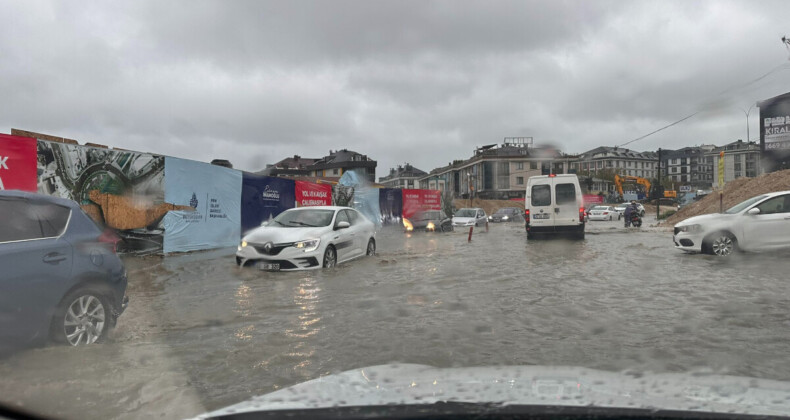 İstanbul’da sağanak yağış kenti göle çevirdi