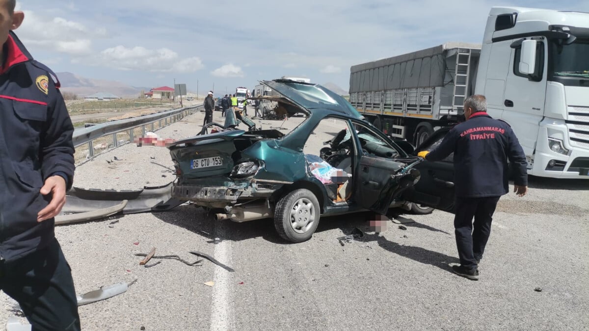 Kahramanmaraş’ta köpekten kaçmaya çalışırken iki araba çarpıştı! 4 kişi öldü