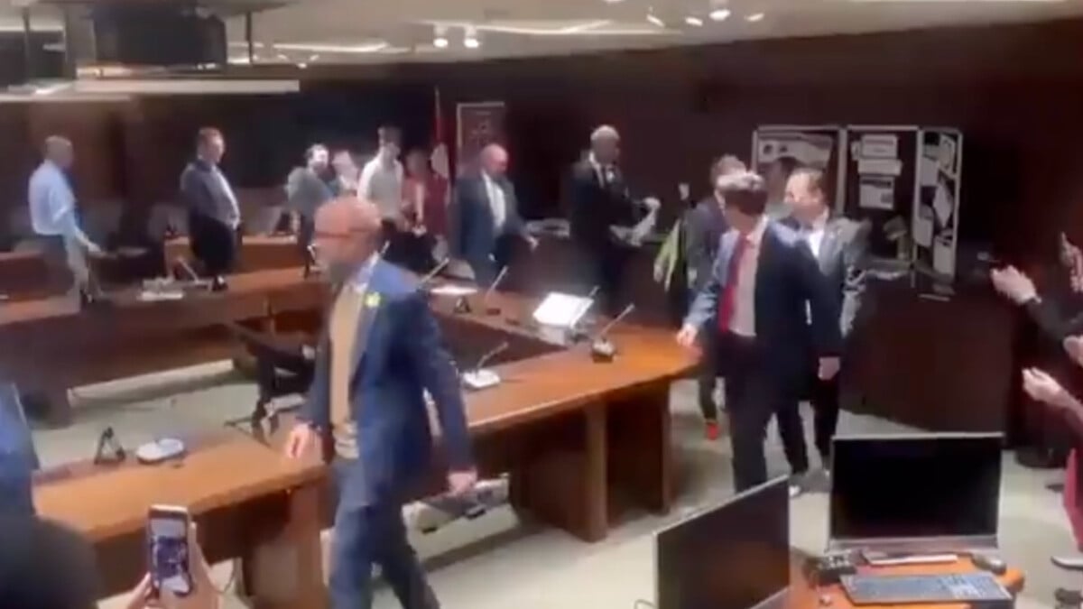 Kanada’da milletvekillerinden ‘pembe topuklu’ protesto