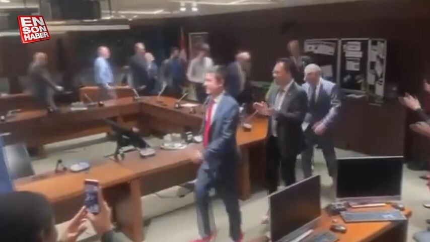 Kanada’da milletvekillerinden ‘pembe topuklu’ protesto