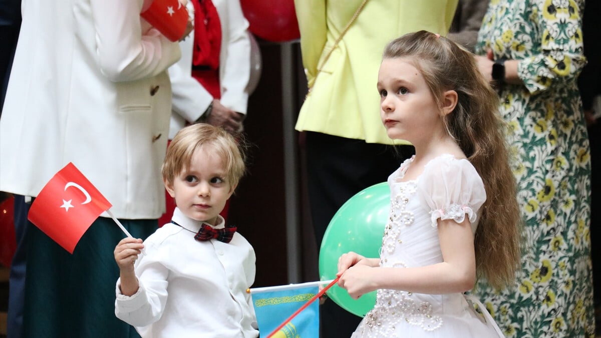 Kazakistan’da 23 Nisan kutlandı