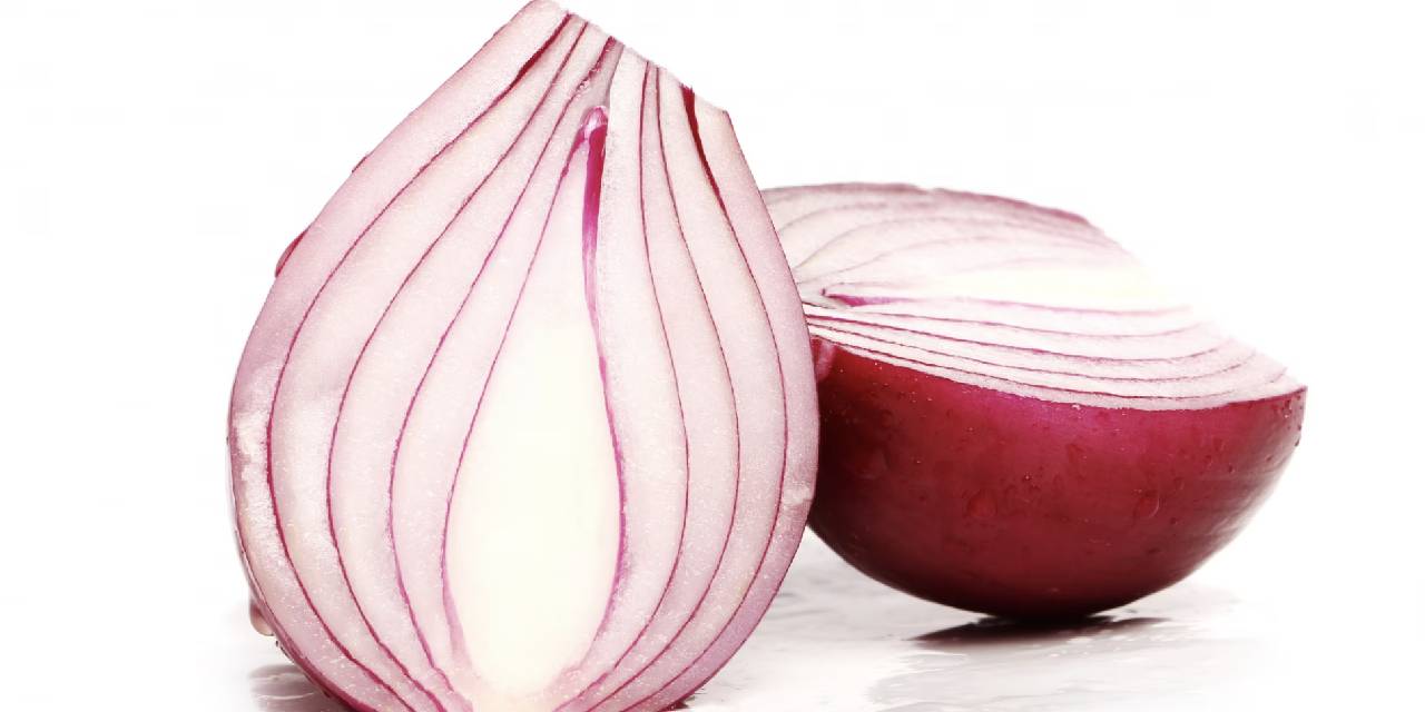 Kesilmiş soğanı yiyenlere kötü haber! Bu sorunlarla karşılaşmamak için kesinlikle kesilmiş soğan yemeyin…