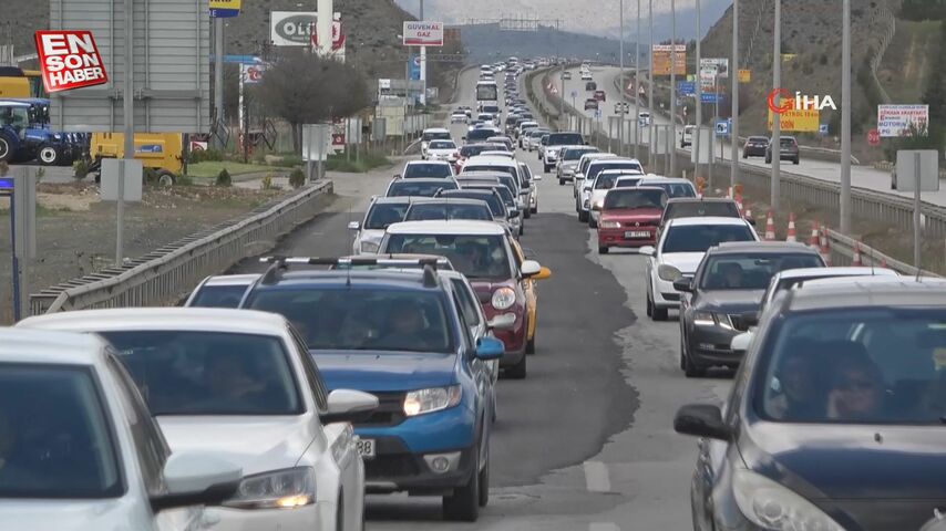 Kırıkkale’de, Ramazan Bayramı’nın ilk gününde de trafik yoğunluğu