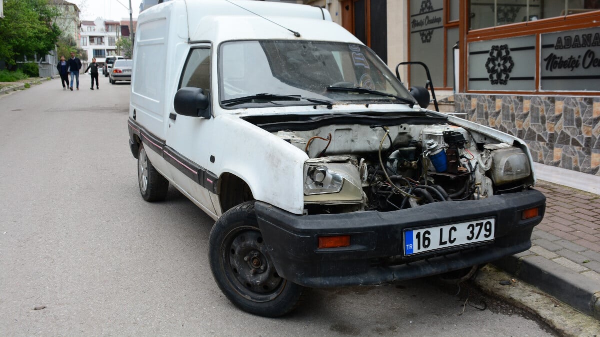 Kocaeli’de tamire verdikleri aracı motoru ve aküsü alınmış halde buldular