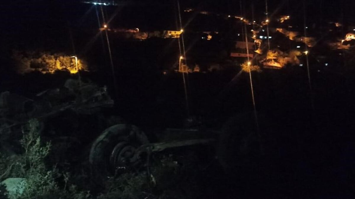 Kocaeli’nde virajı alamayan sürücü şarampola yuvarlandı