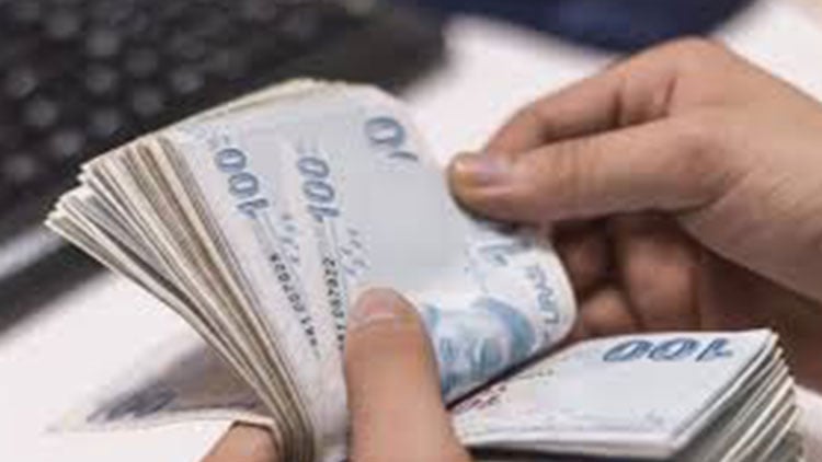 Kredi vaadiyle 97 emekliyi 8 milyon lira dolandırdılar