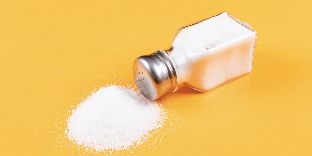 Lavabo giderine 1 kaşık bundan dökenler, gözlerine inanamıyor! Bu yaratıcı etki sosyal medyanın gündemine oturdu…