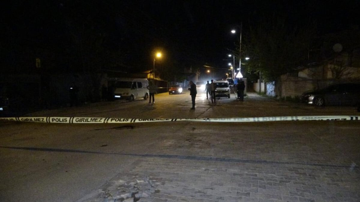 Malatya’da evinin önünde silahlı saldırıya uğrayan şahıs yaralandı